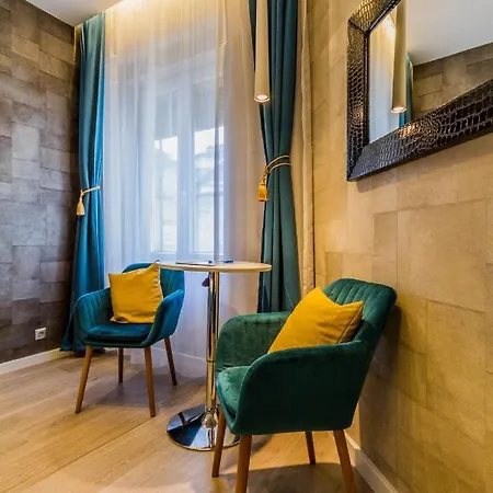 Apartment Chain Bridge Studio *