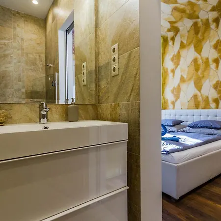 Chain Bridge Studio Apartment