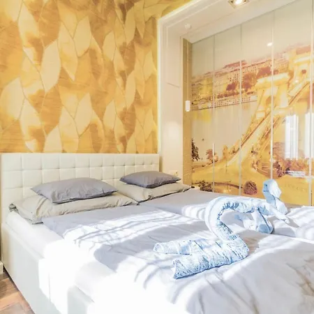 Apartment Chain Bridge Studio *