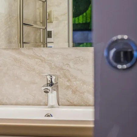 Chain Bridge Studio Apartment Budapest
