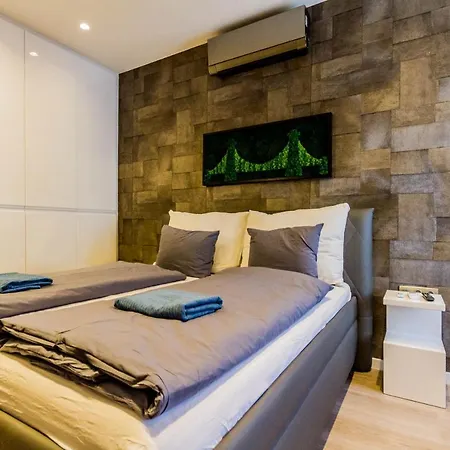 Chain Bridge Studio Apartment Budapest